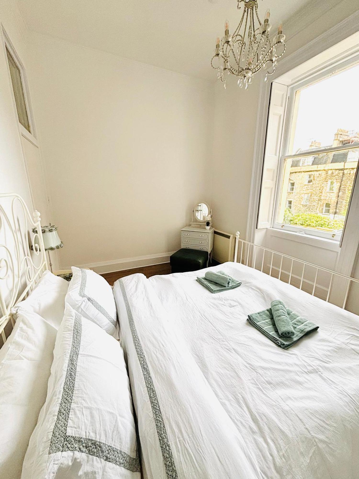 Charming Apartment In The Heart Of Bath Esterno foto